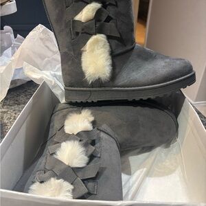 Gray Fur-Trimmed Women's Boots